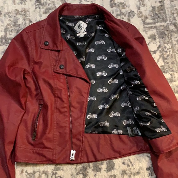 Burgundy leather moto jacket - Picture 2 of 3